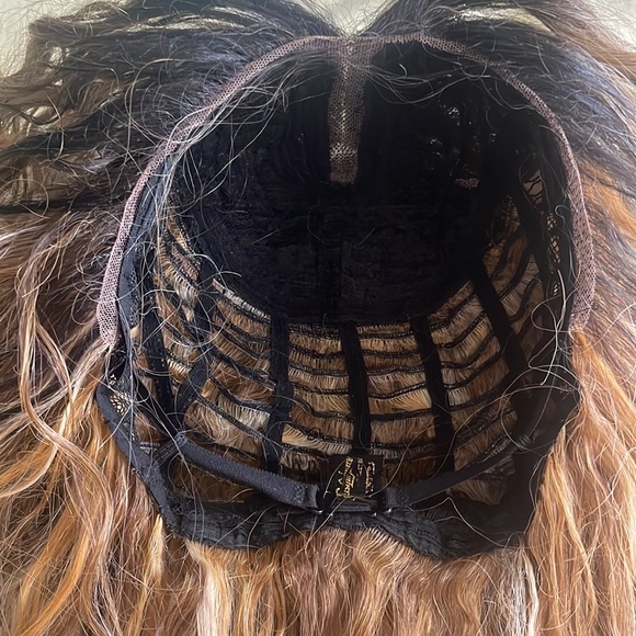 Wigs     #1201 - Picture 6 of 8